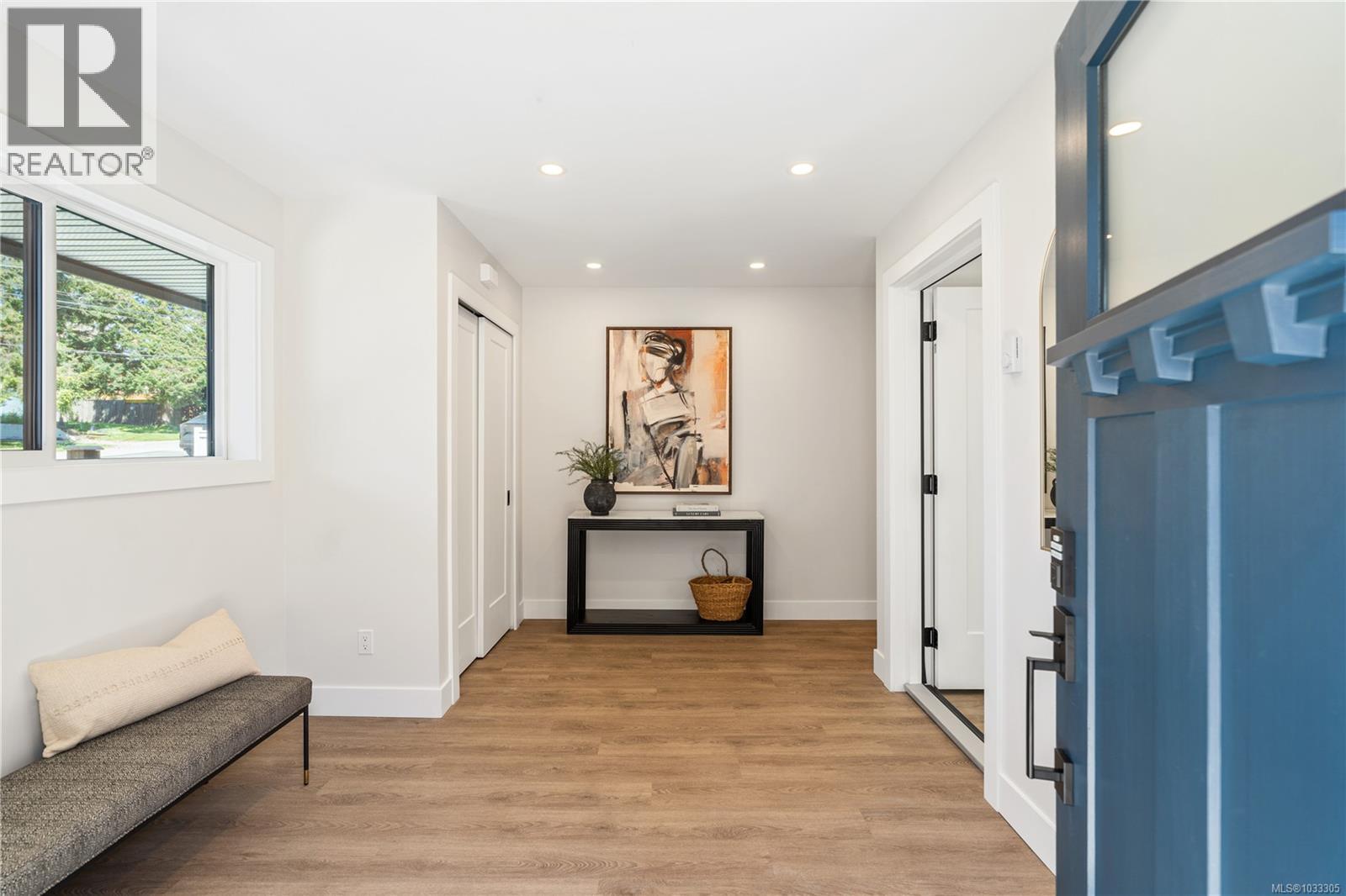 1 921 Dale Street, Saanich