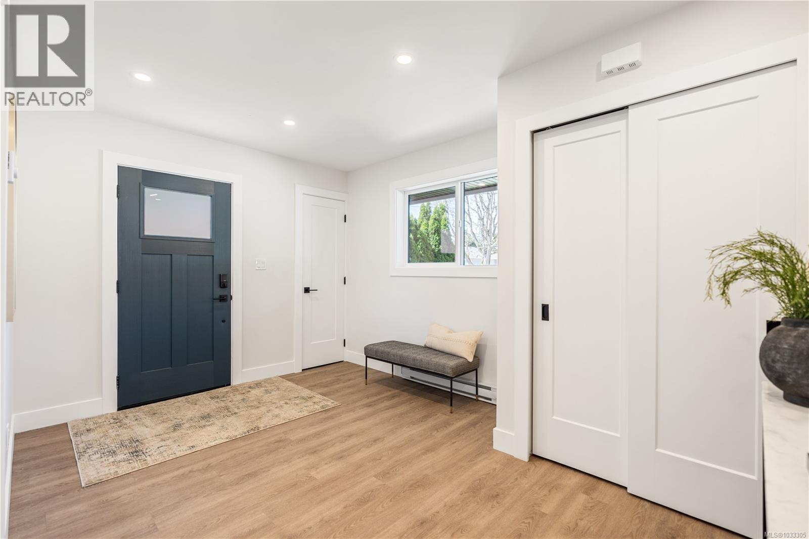 1 921 Dale Street, Saanich