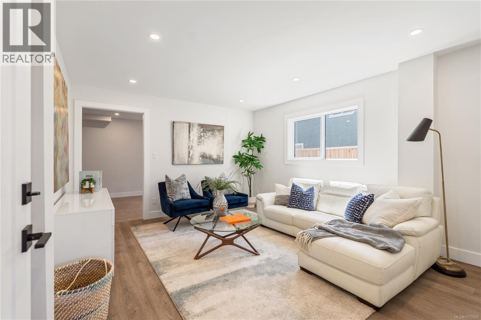 1 921 Dale Street, Saanich