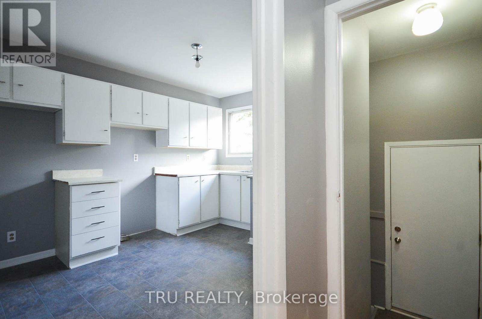 2428-2430 IRIS STREET - 22