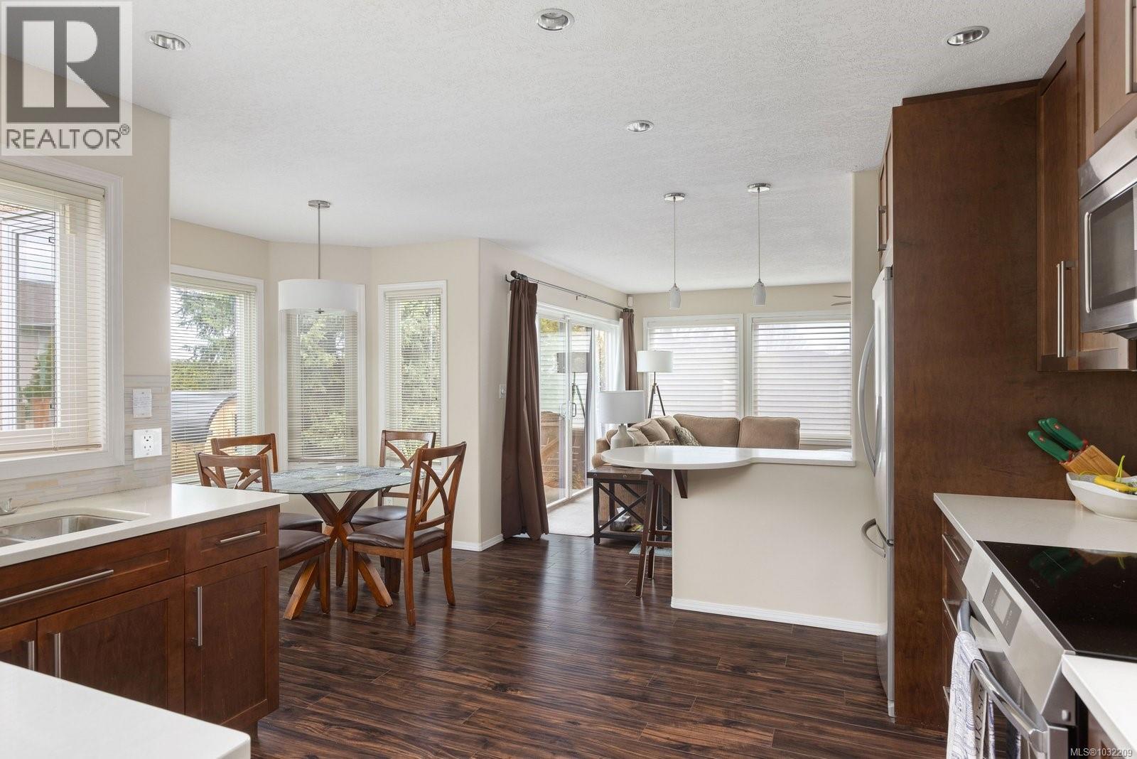 2446 TWIN VIEW Dr - 4