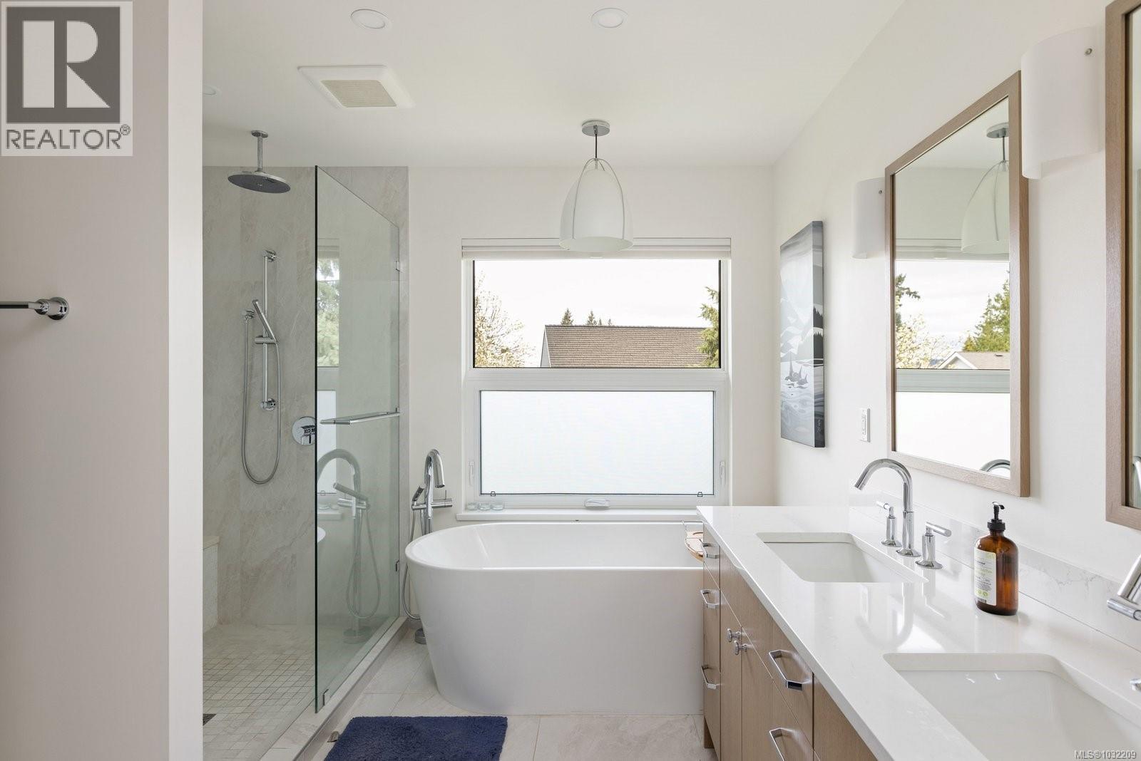 2446 TWIN VIEW Dr - 17