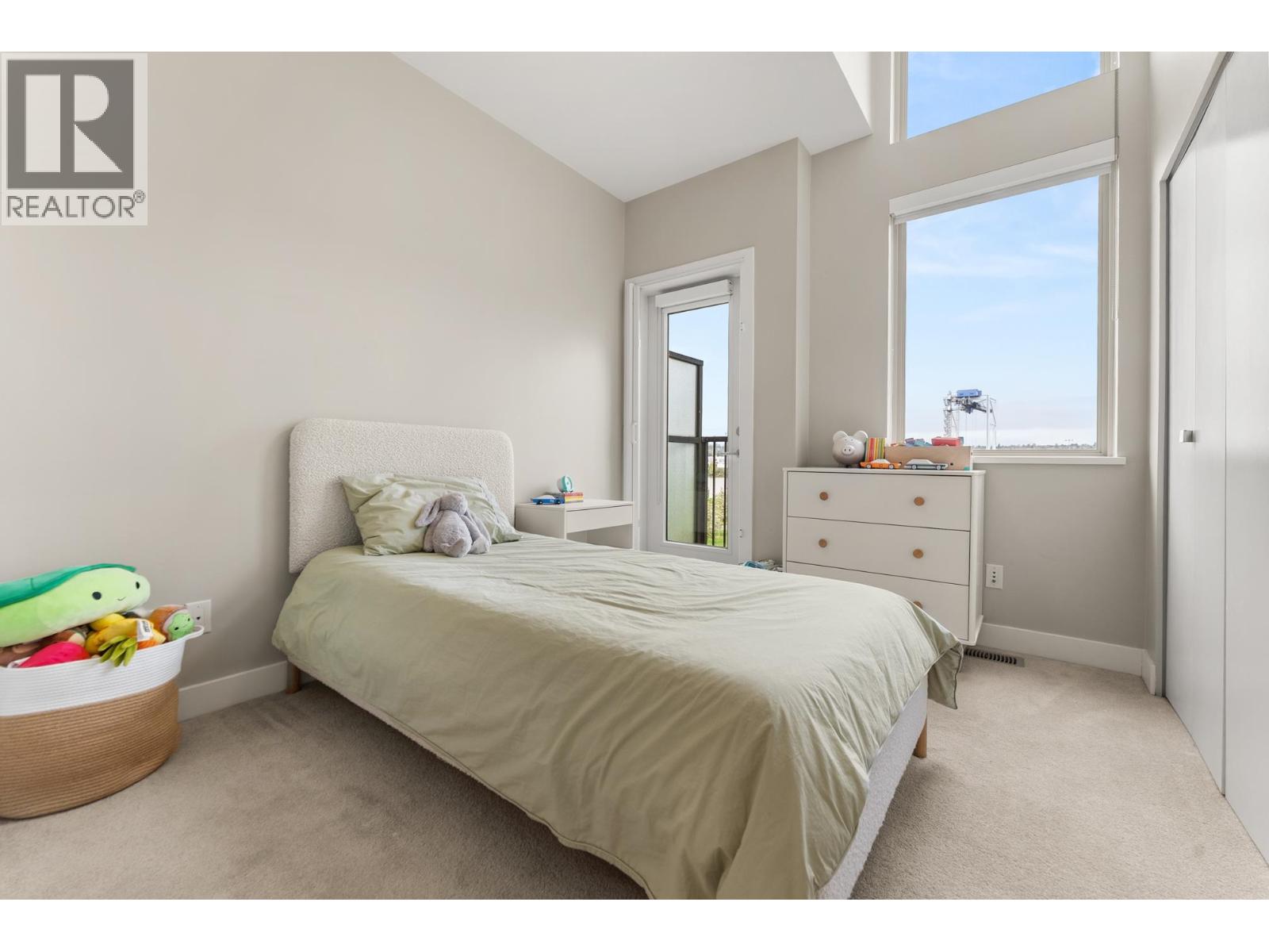 #19-10133 RIVER Drive, Richmond