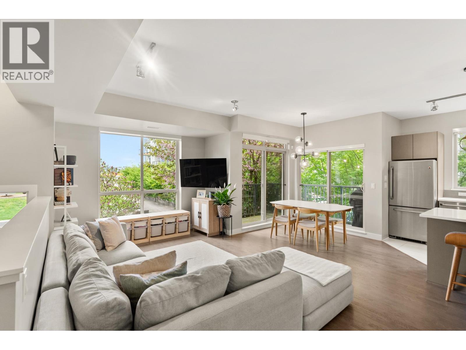 #19-10133 RIVER Drive, Richmond