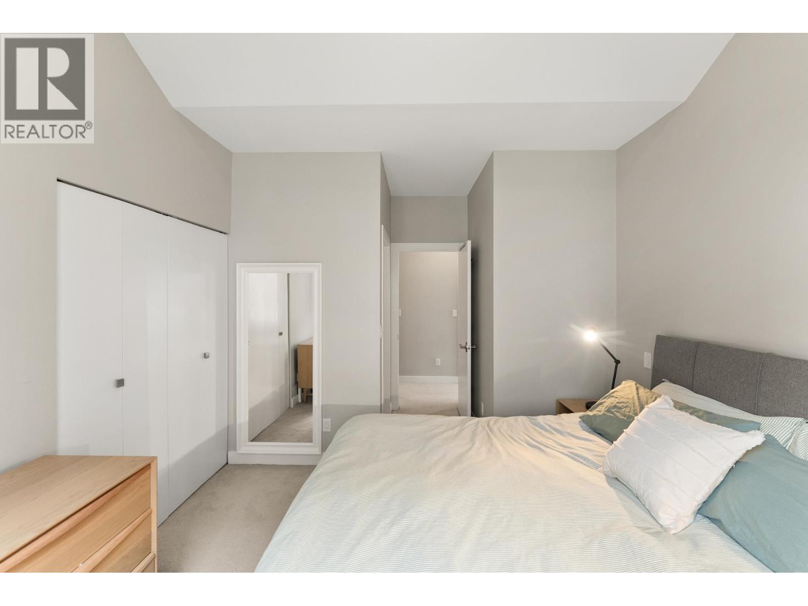 #19-10133 RIVER Drive, Richmond