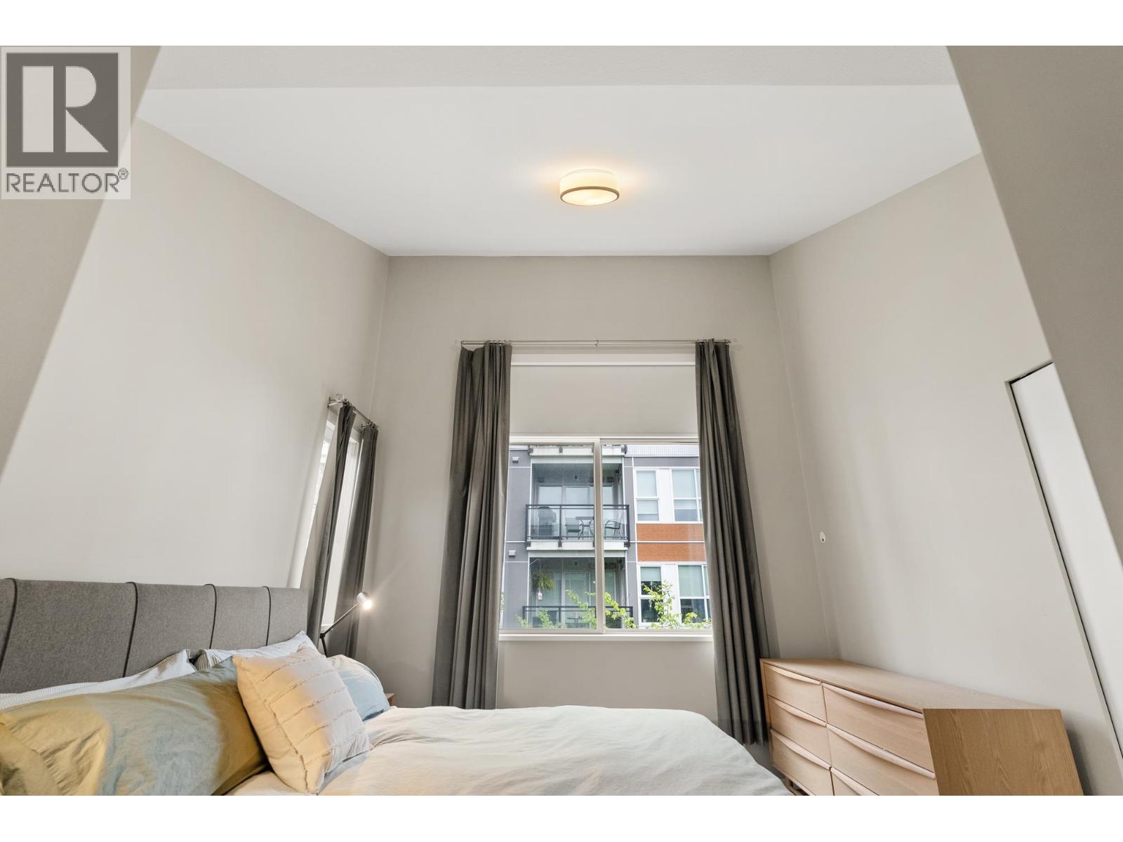 #19-10133 RIVER Drive, Richmond