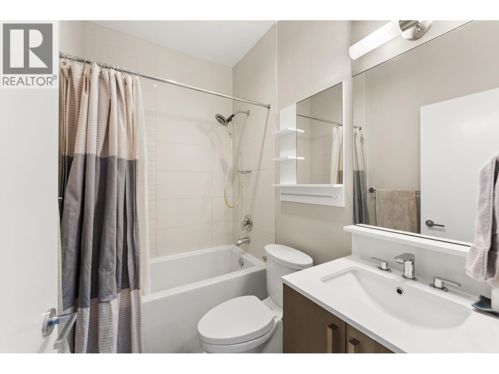 #19-10133 RIVER Drive, Richmond