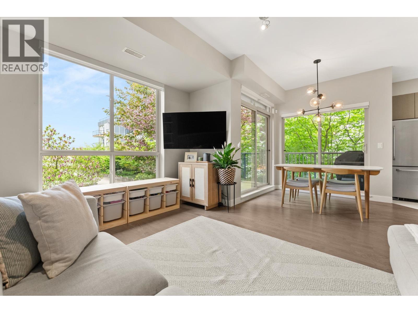 #19-10133 RIVER Drive, Richmond