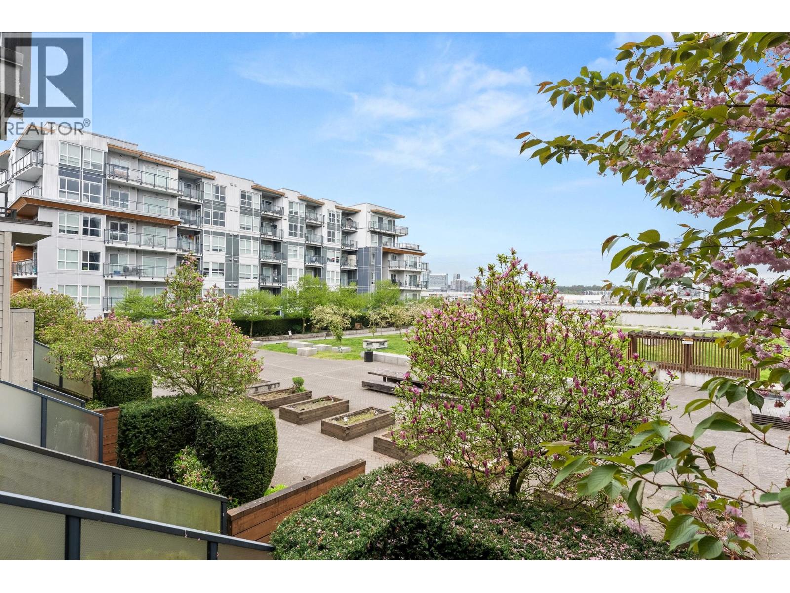 #19-10133 RIVER Drive, Richmond