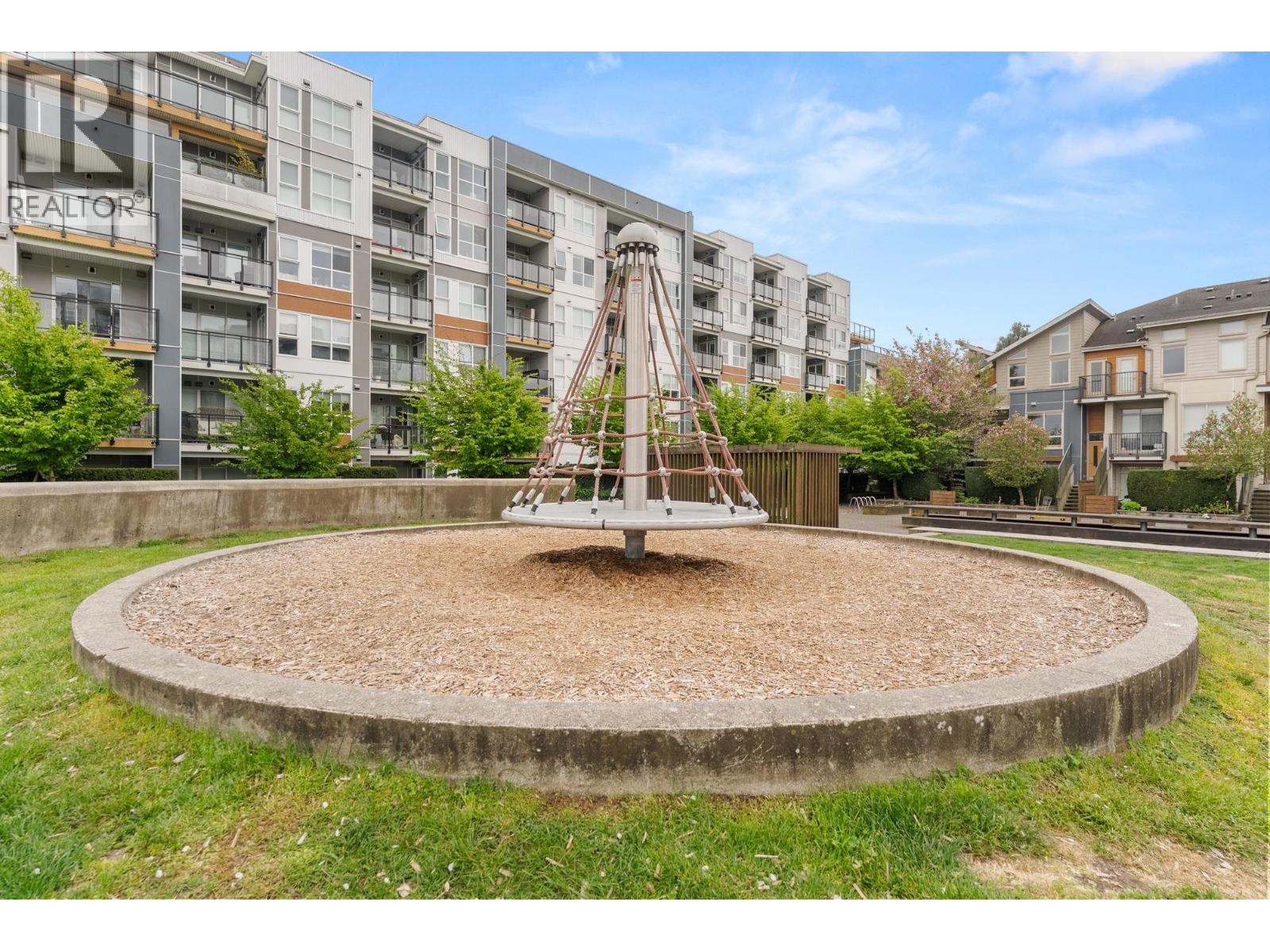 #19-10133 RIVER Drive, Richmond