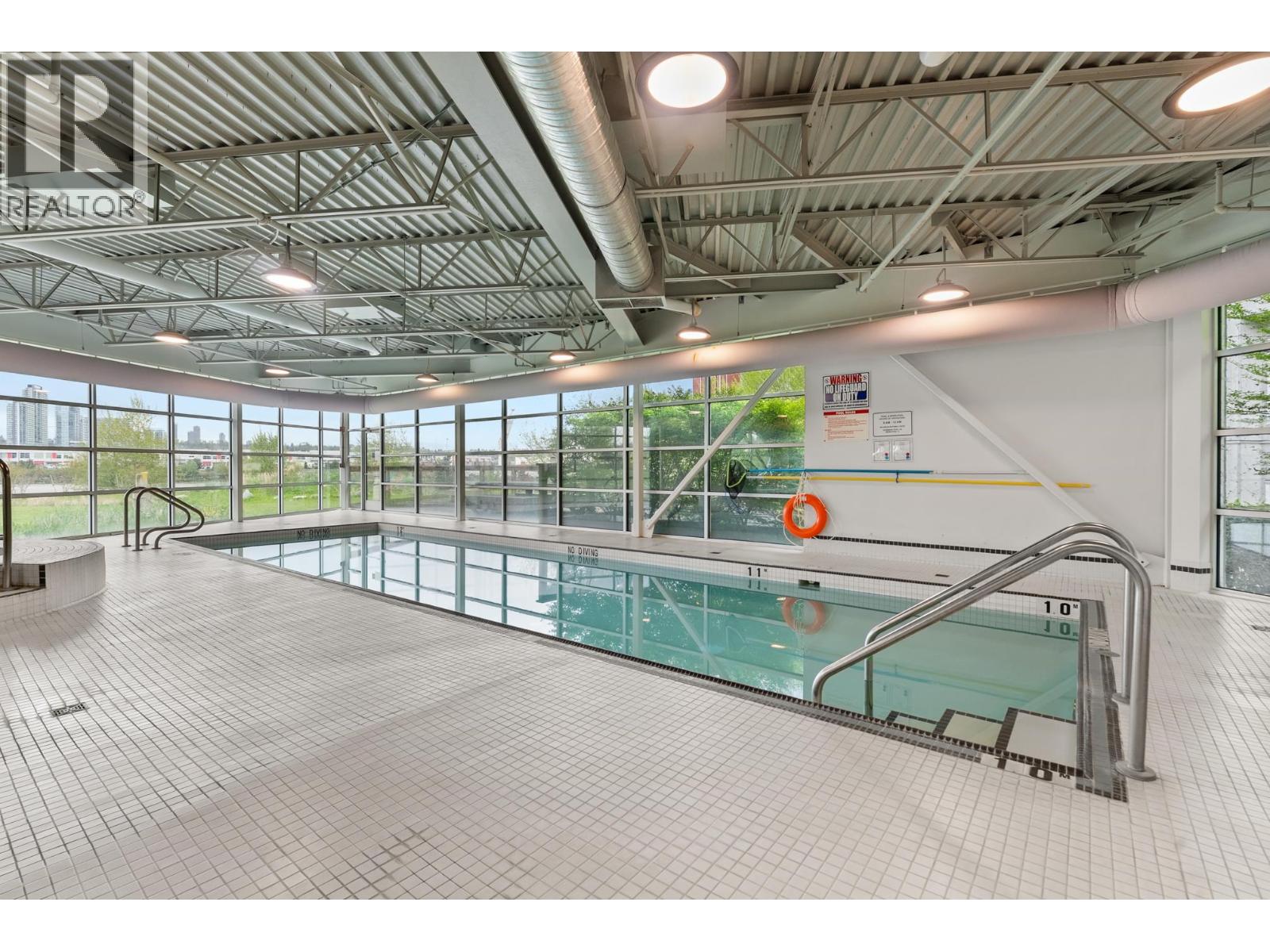 #19-10133 RIVER Drive, Richmond