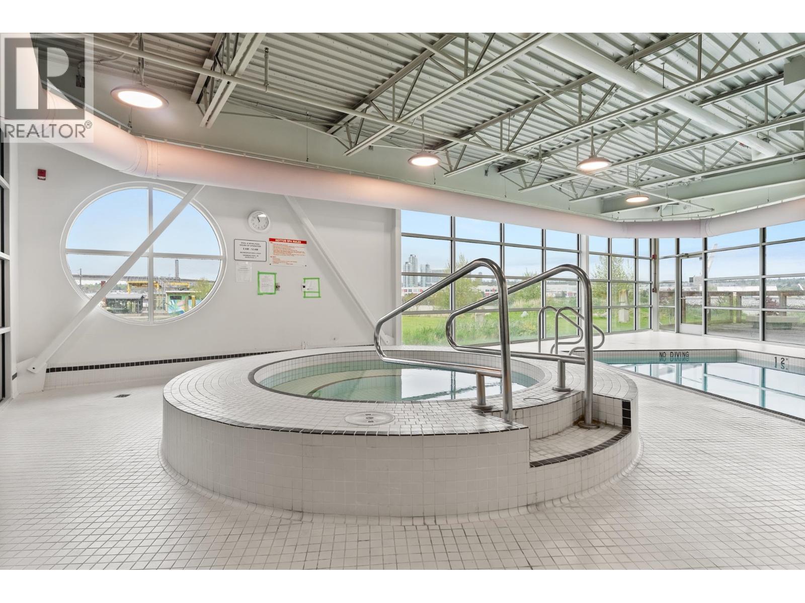 #19-10133 RIVER Drive, Richmond