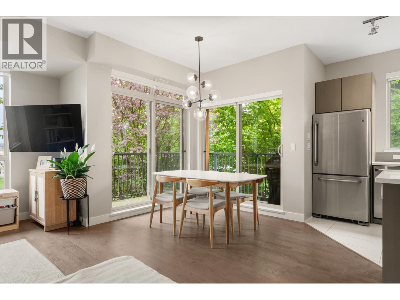 #19-10133 RIVER Drive, Richmond