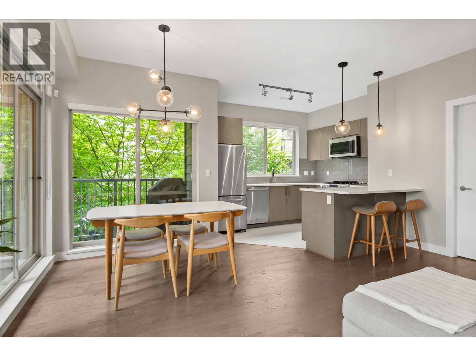 #19-10133 RIVER Drive, Richmond