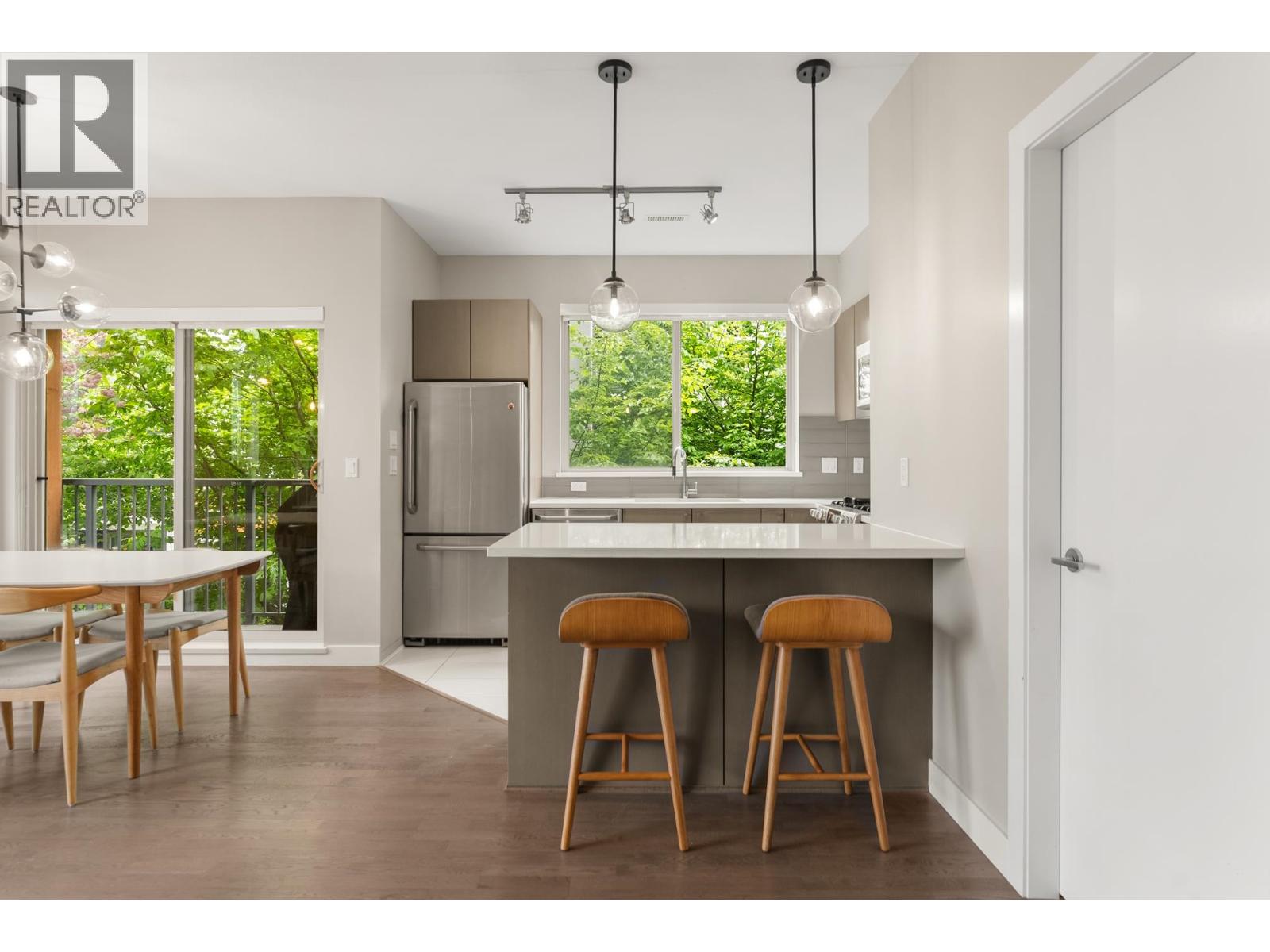 #19-10133 RIVER Drive, Richmond