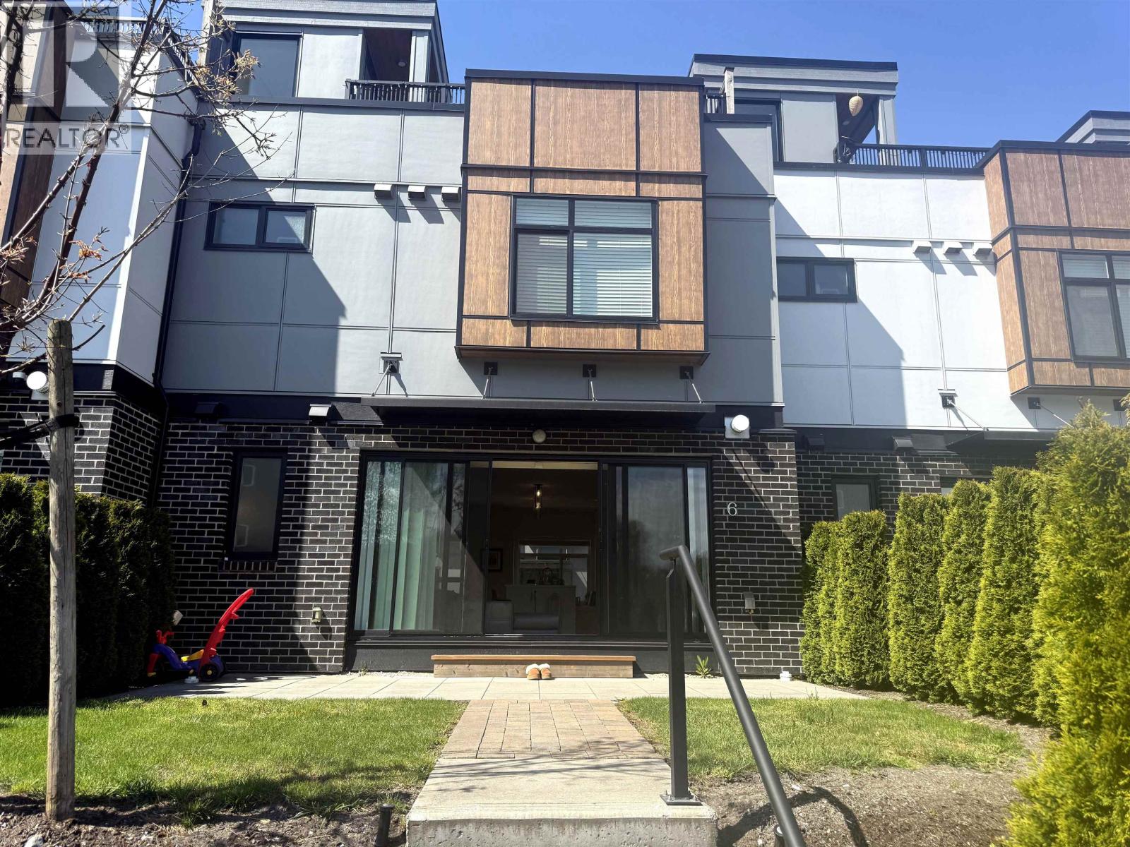 6 629 SOUTH DYKE ROAD, New Westminster