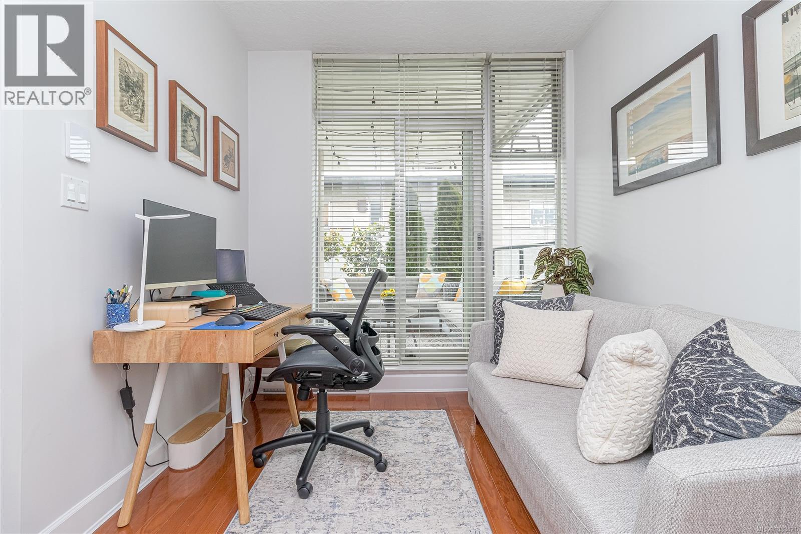 #206 1831 Oak Bay Ave - 17