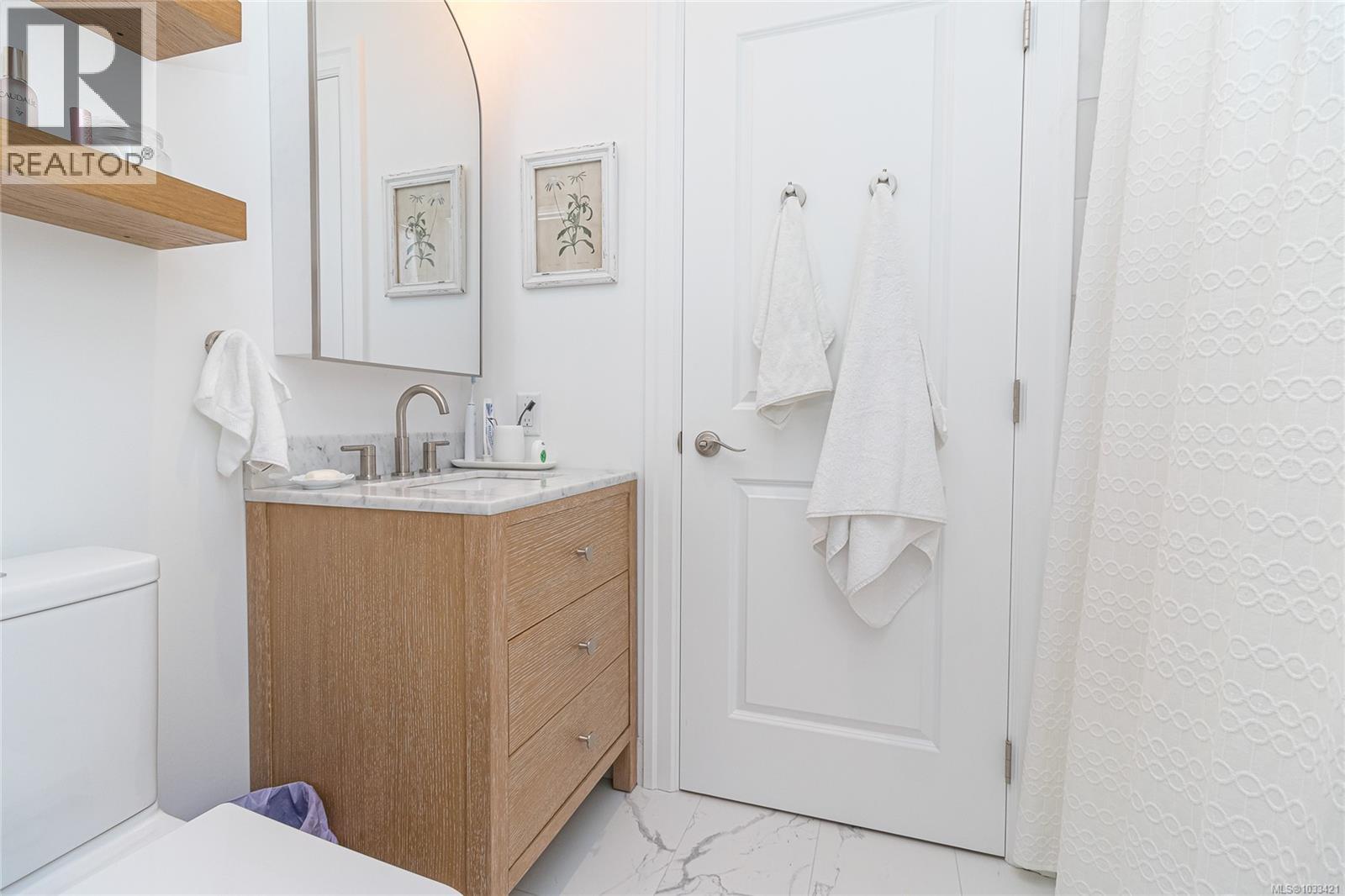#206 1831 Oak Bay Ave - 19