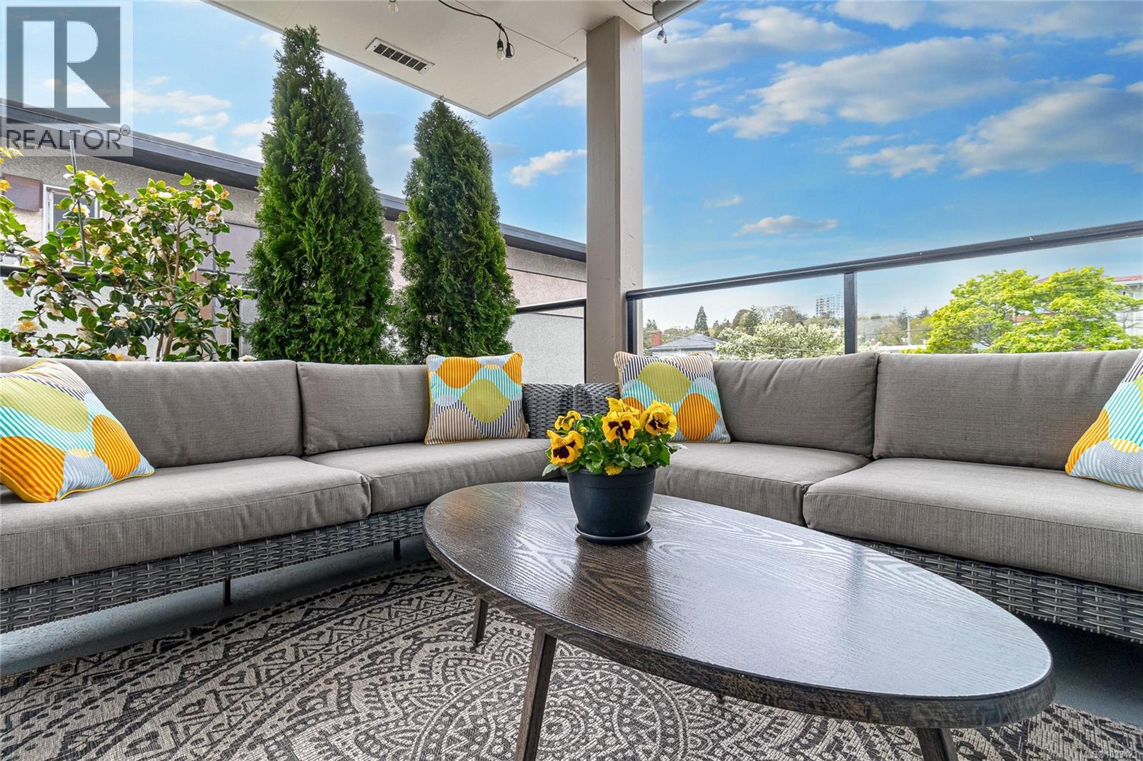 #206 1831 Oak Bay Ave - 23