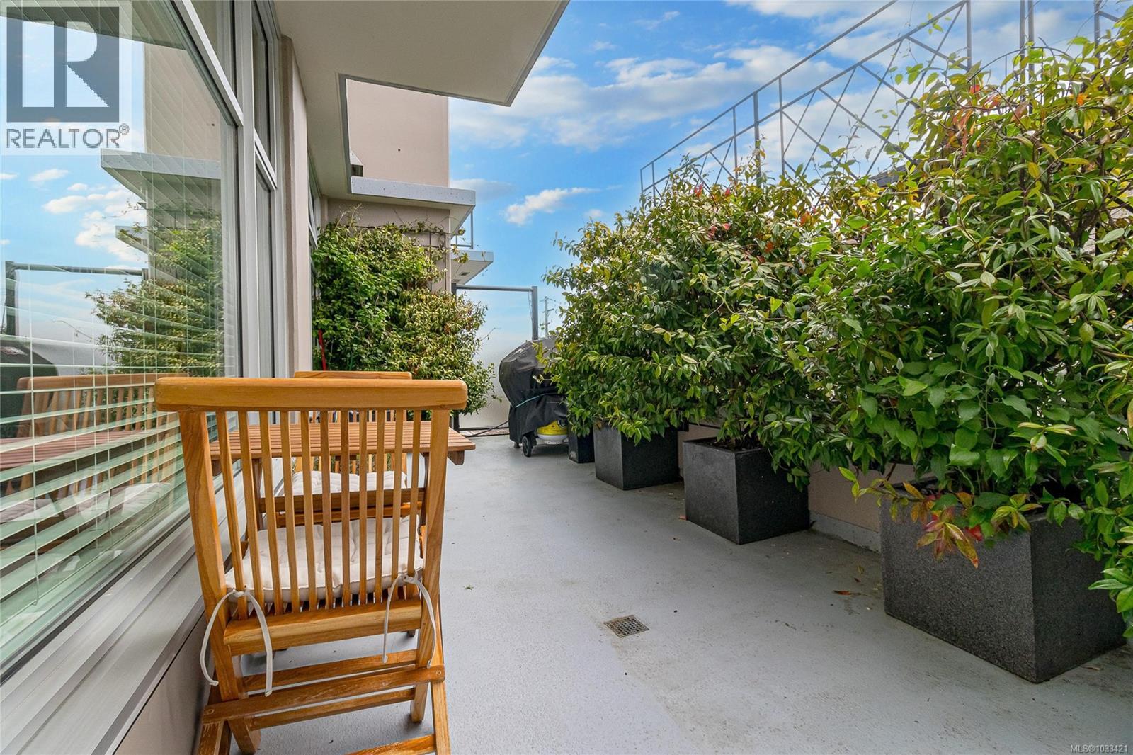 #206 1831 Oak Bay Ave - 21