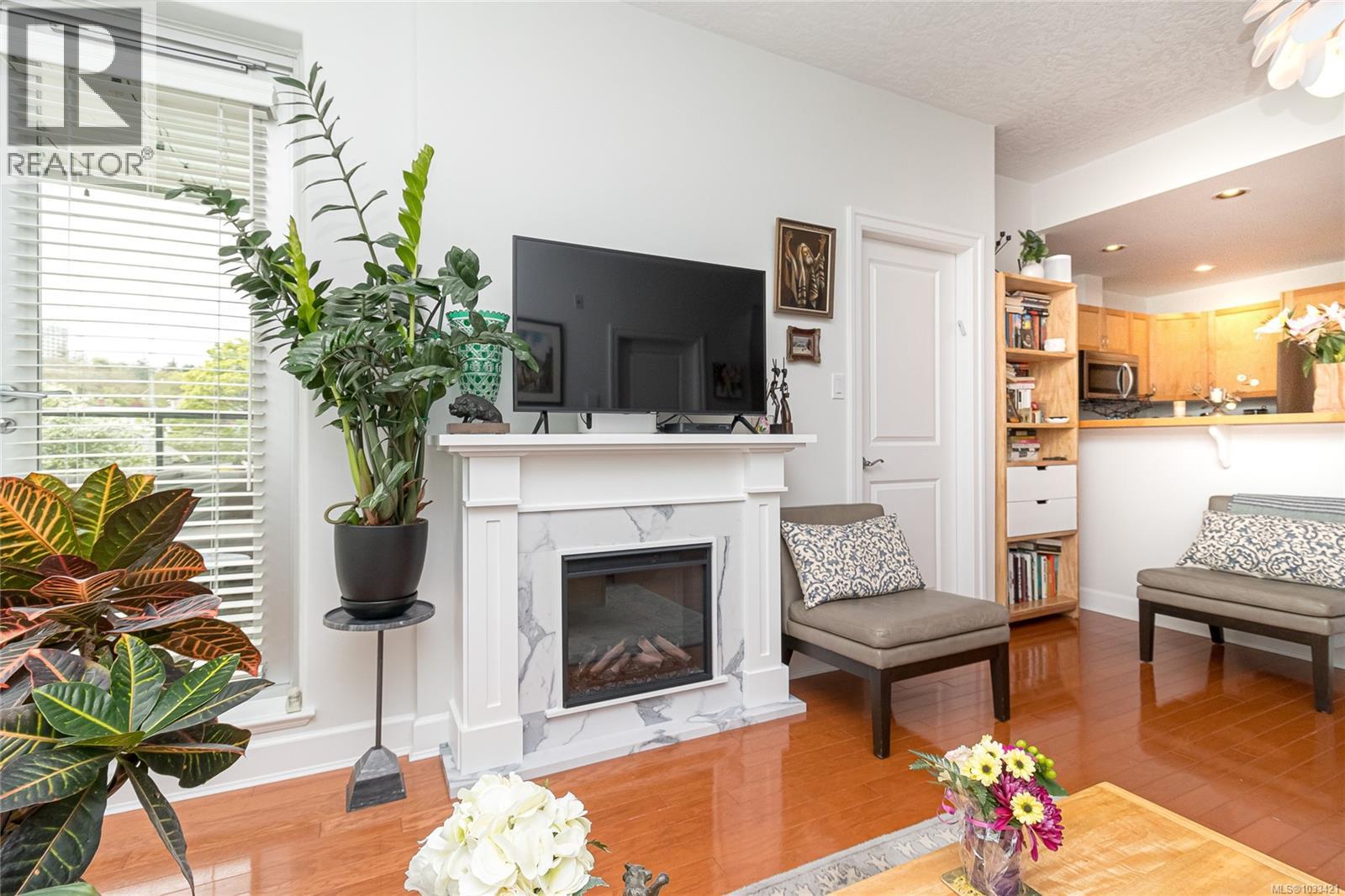 #206 1831 Oak Bay Ave - 7