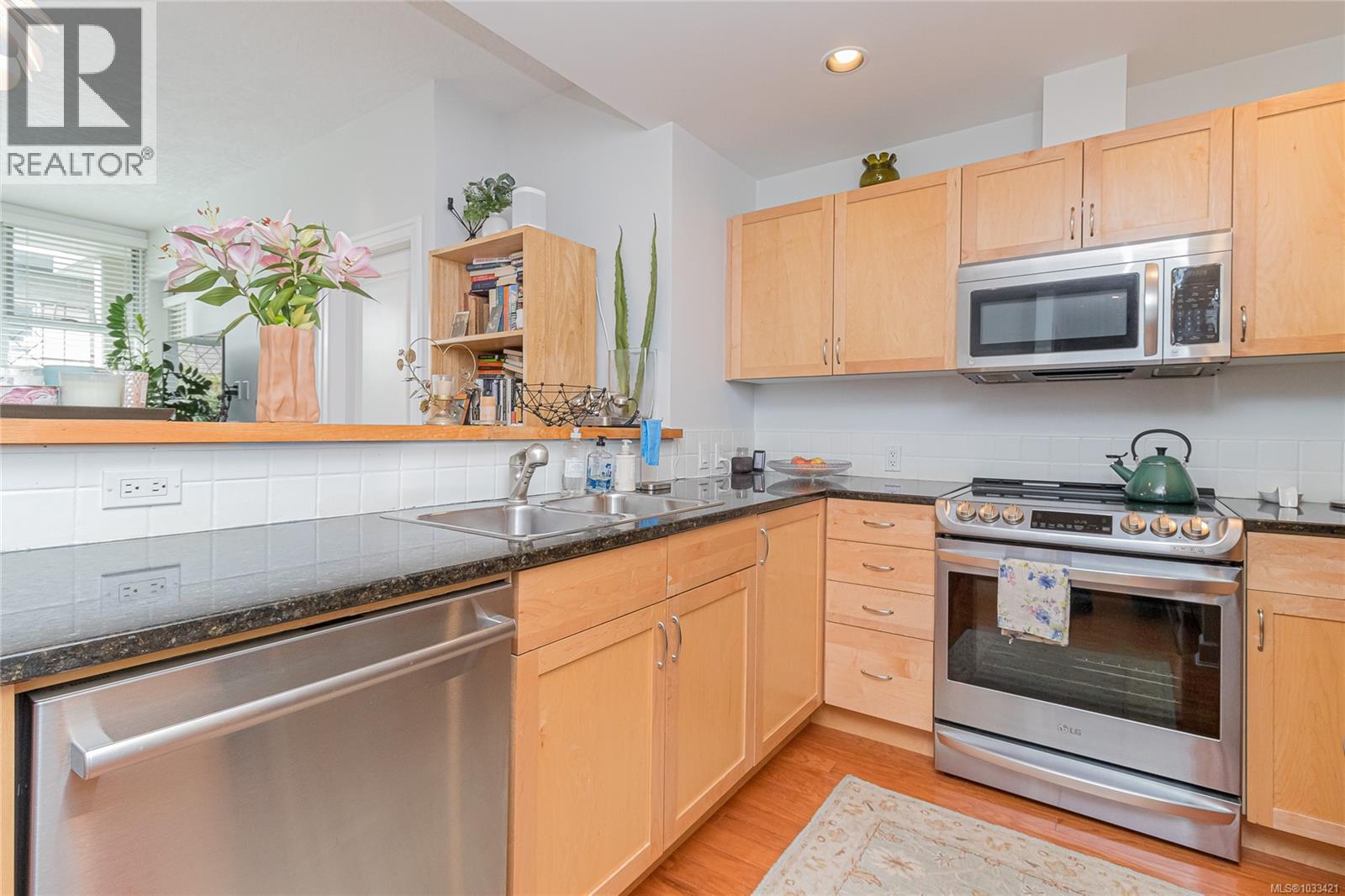 #206 1831 Oak Bay Ave - 11