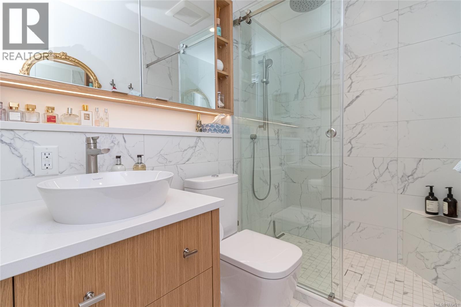 #206 1831 Oak Bay Ave - 16