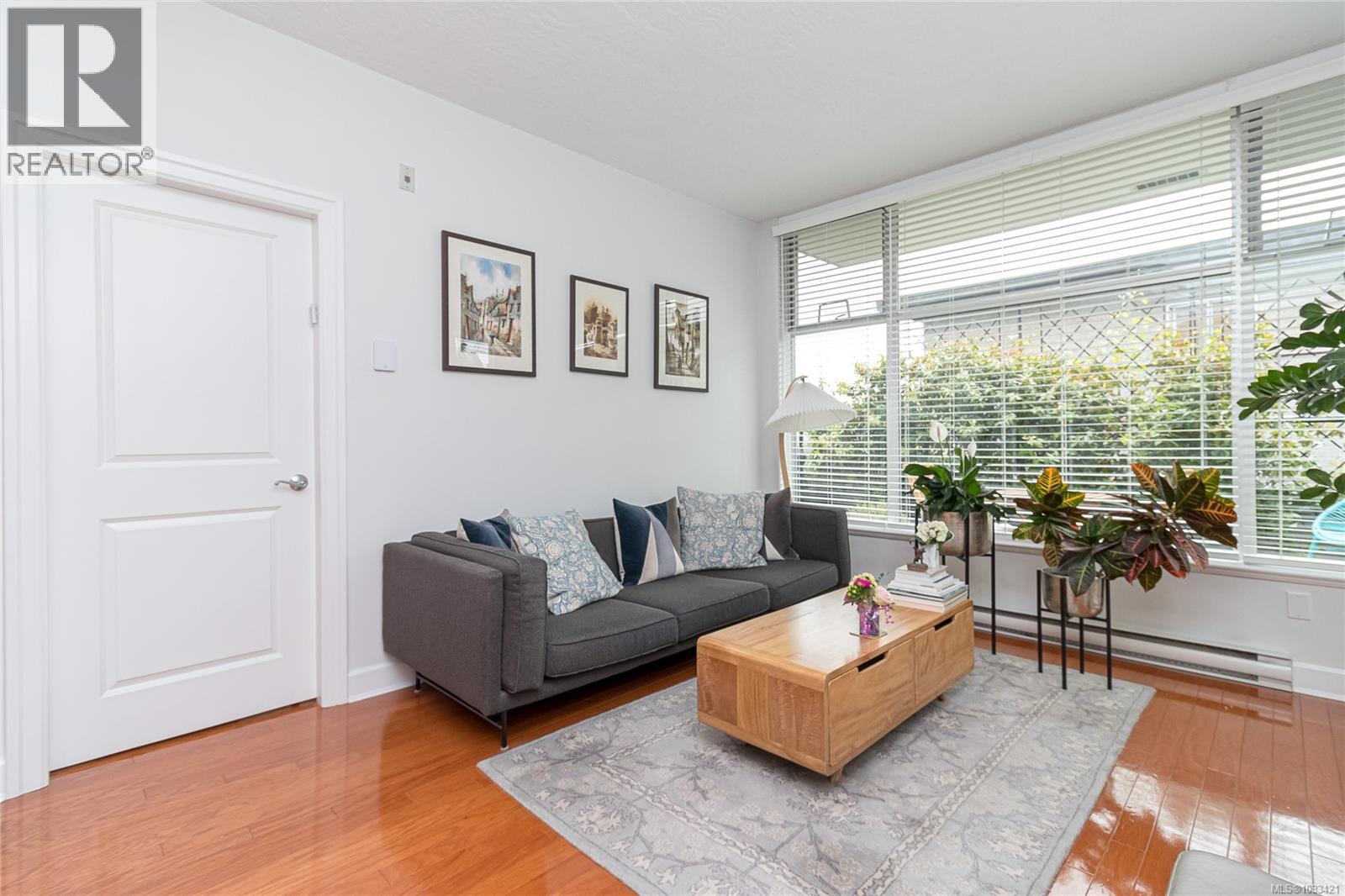 #206 1831 Oak Bay Ave - 5