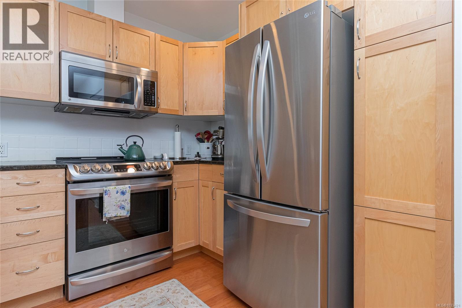 #206 1831 Oak Bay Ave - 12