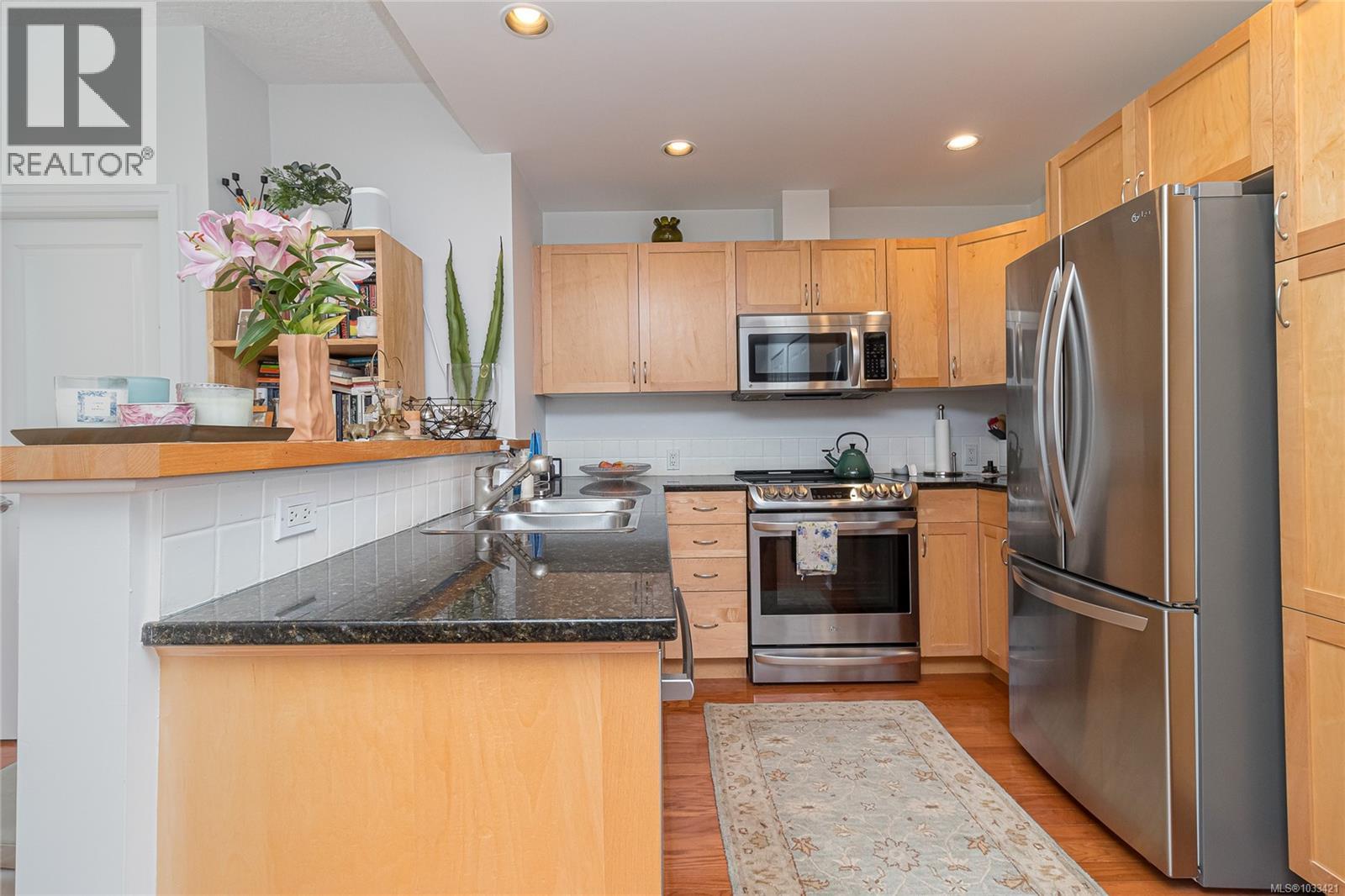 #206 1831 Oak Bay Ave - 10