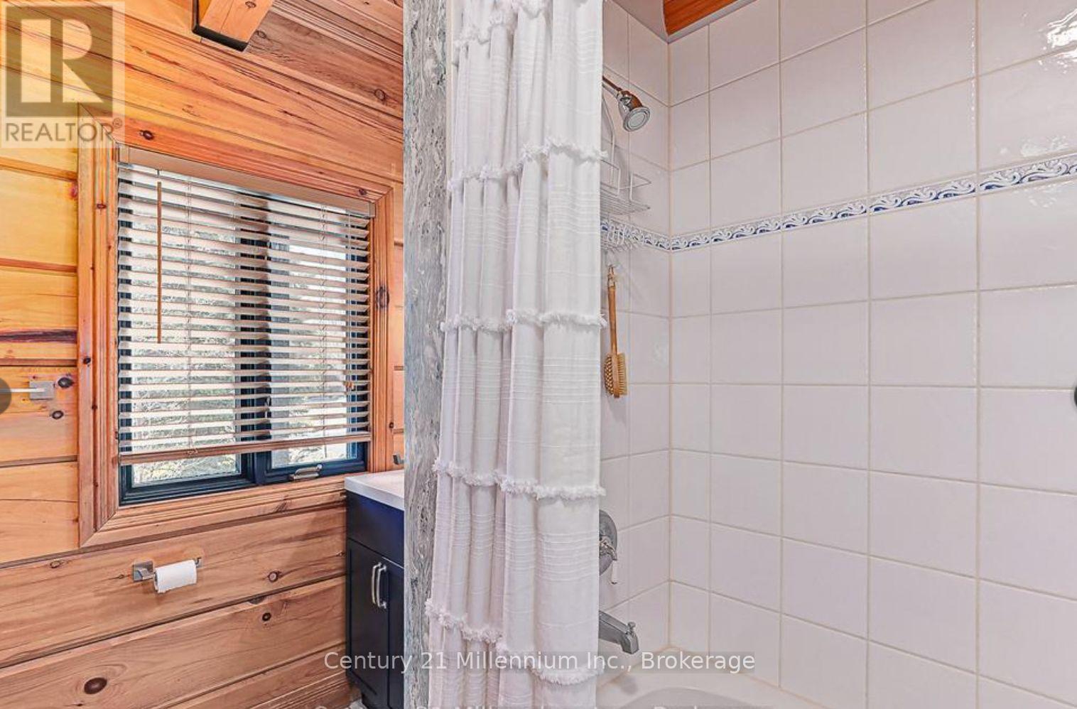 108 CORTINA CRESCENT - 25