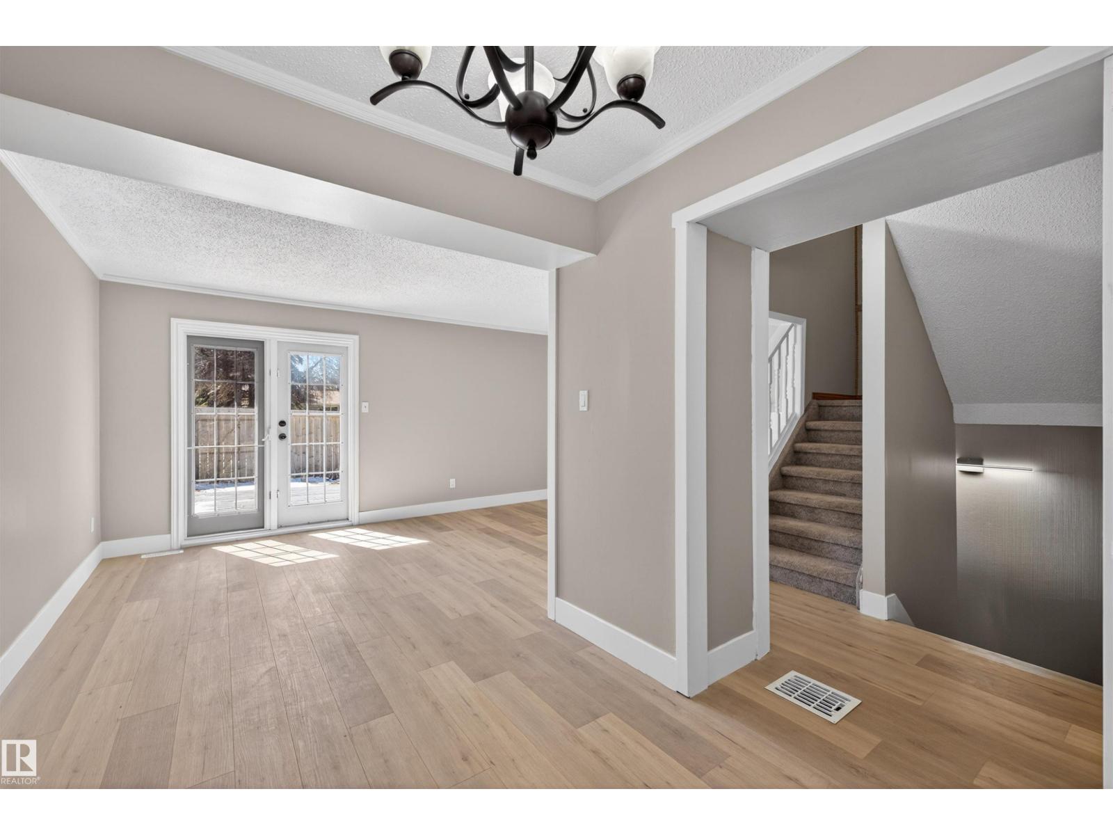 11 GREENFIELD ES, St. Albert