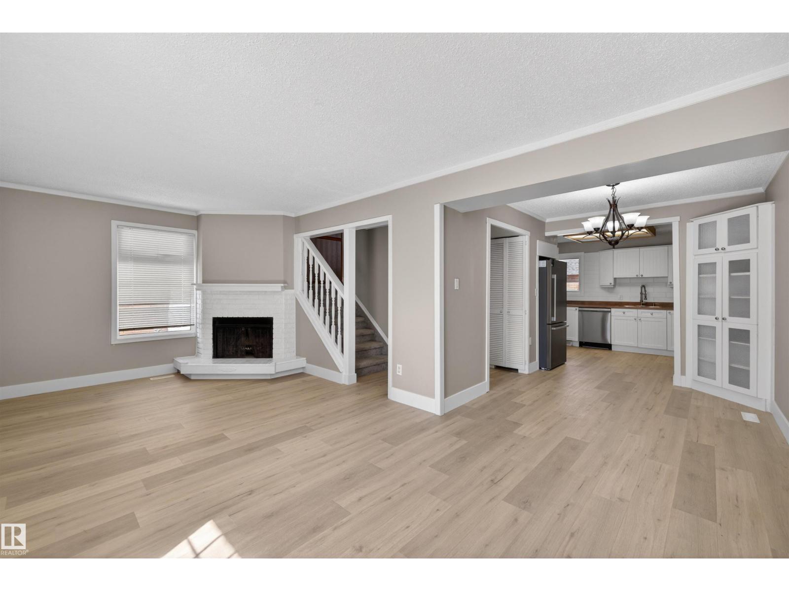 11 GREENFIELD ES, St. Albert