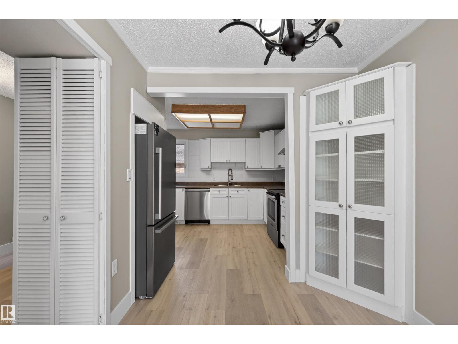 11 GREENFIELD ES, St. Albert