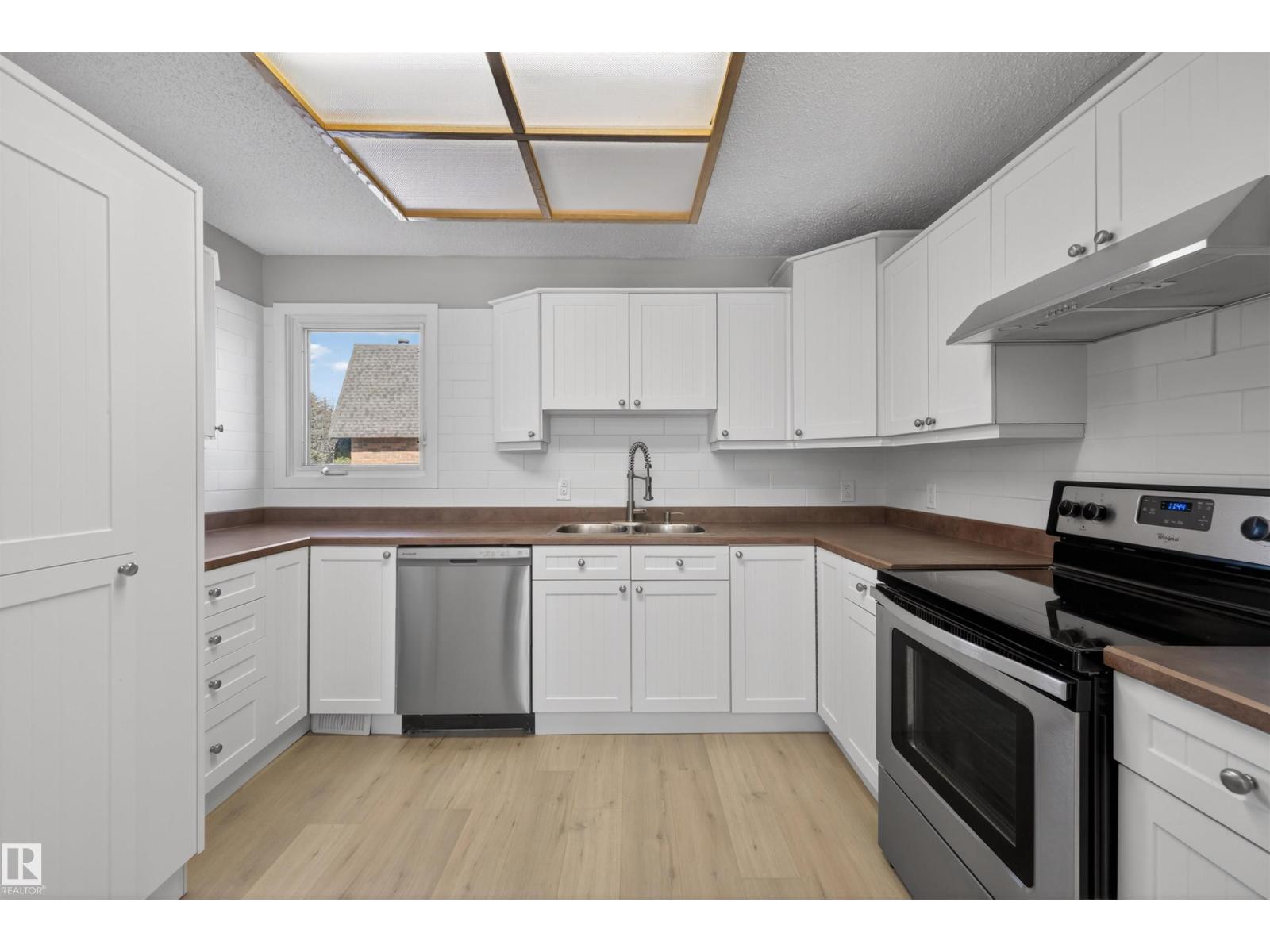 11 GREENFIELD ES, St. Albert