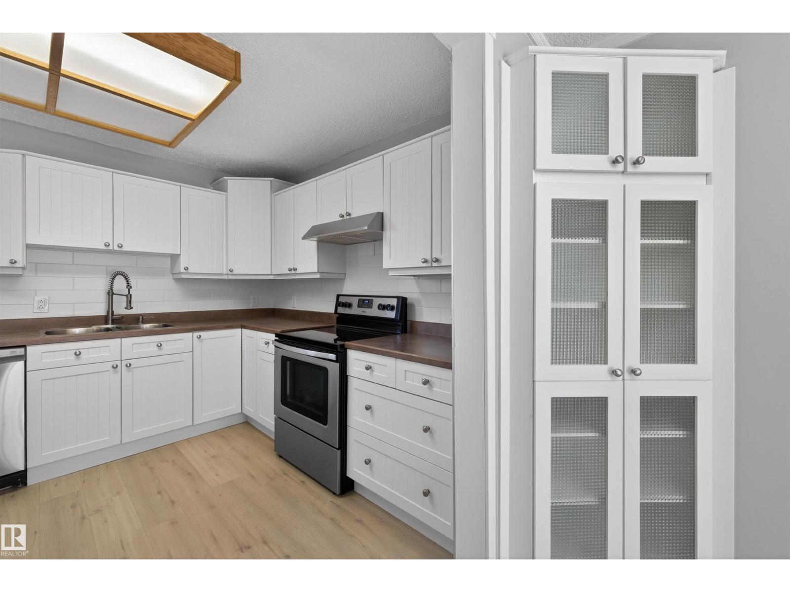 11 GREENFIELD ES, St. Albert