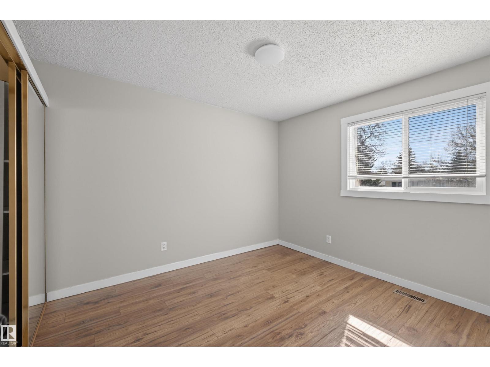 11 GREENFIELD ES, St. Albert