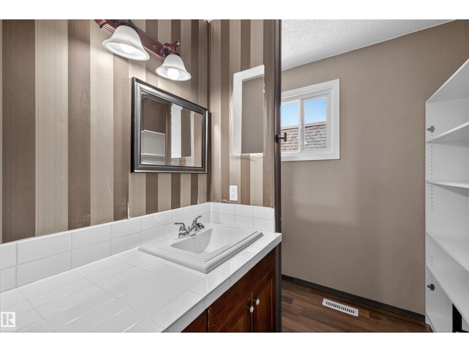 11 GREENFIELD ES, St. Albert