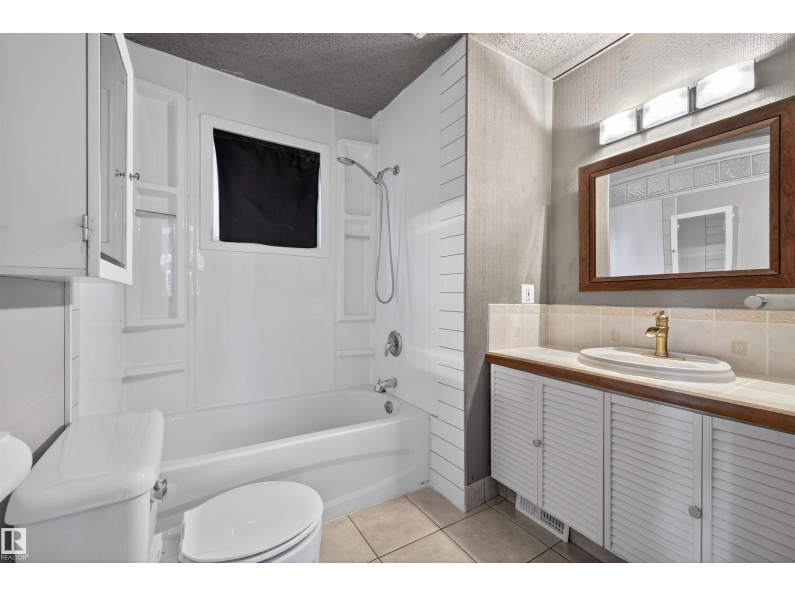 11 GREENFIELD ES, St. Albert