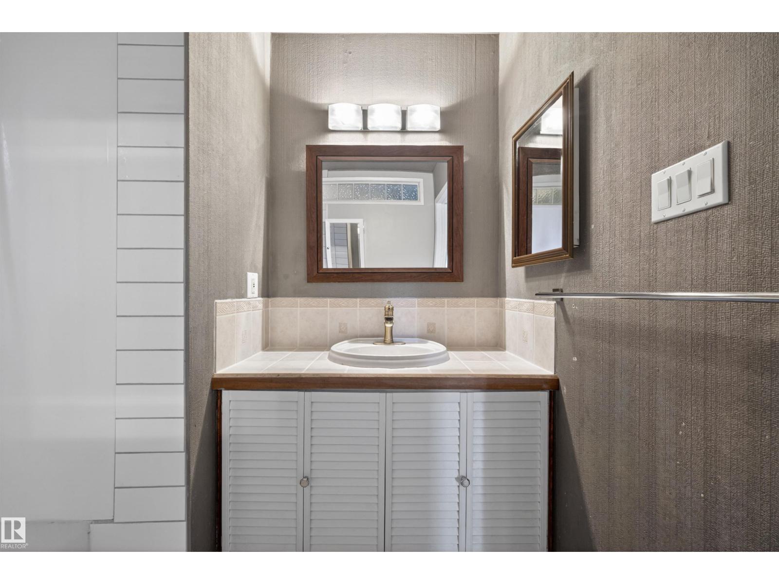 11 GREENFIELD ES, St. Albert