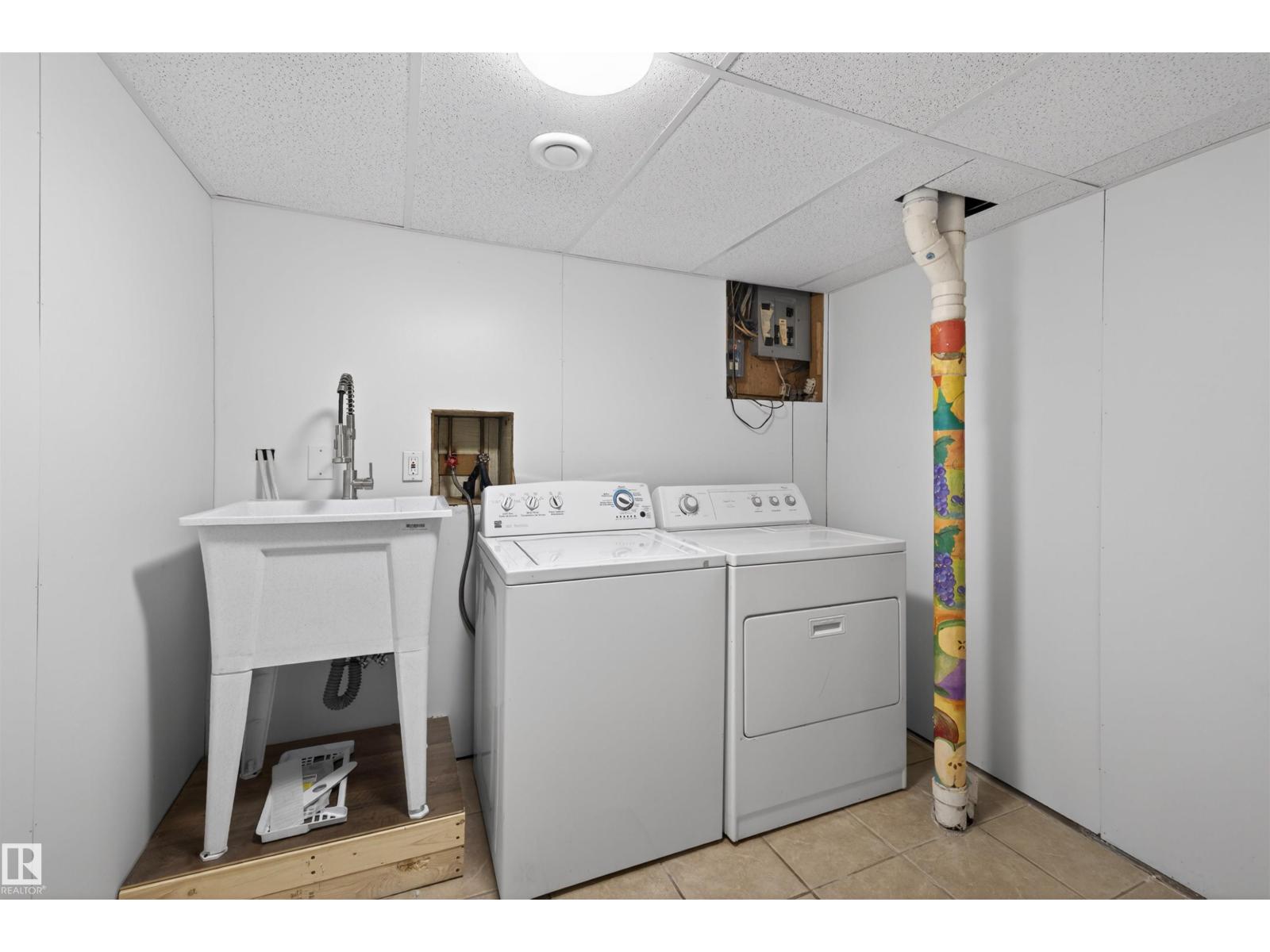 11 GREENFIELD ES, St. Albert