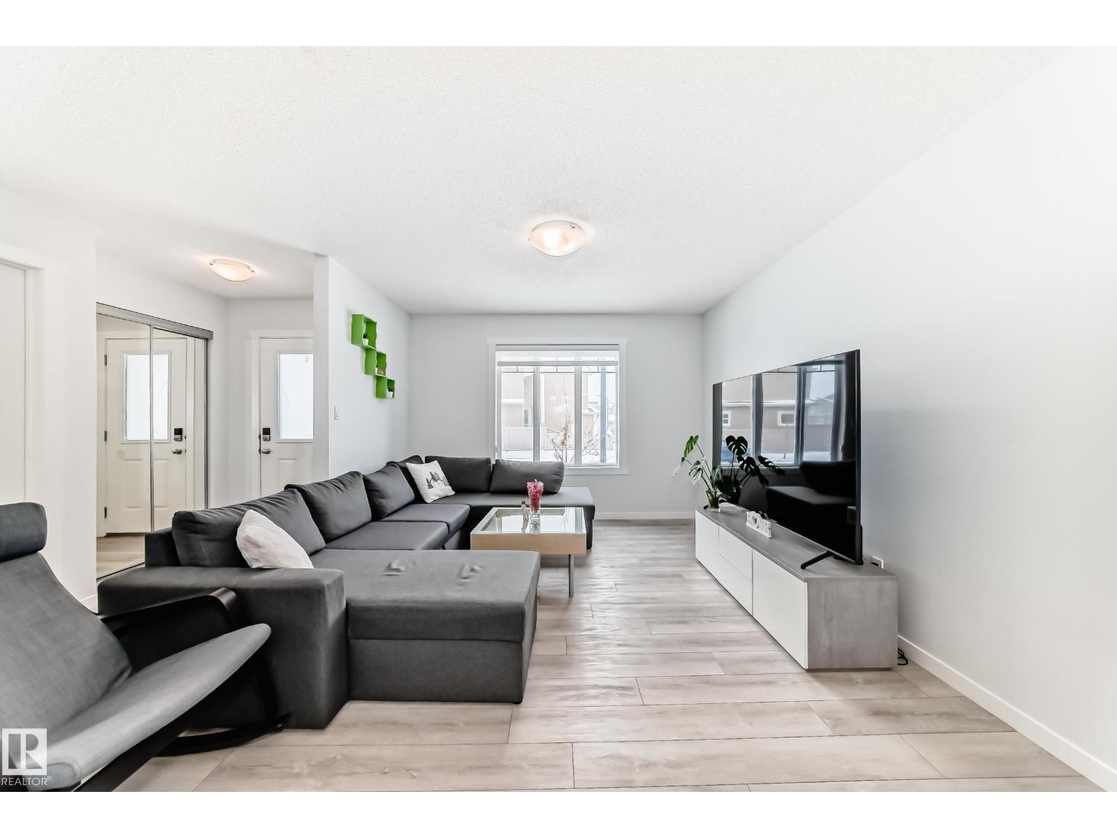 2505 14 AV NW, Edmonton