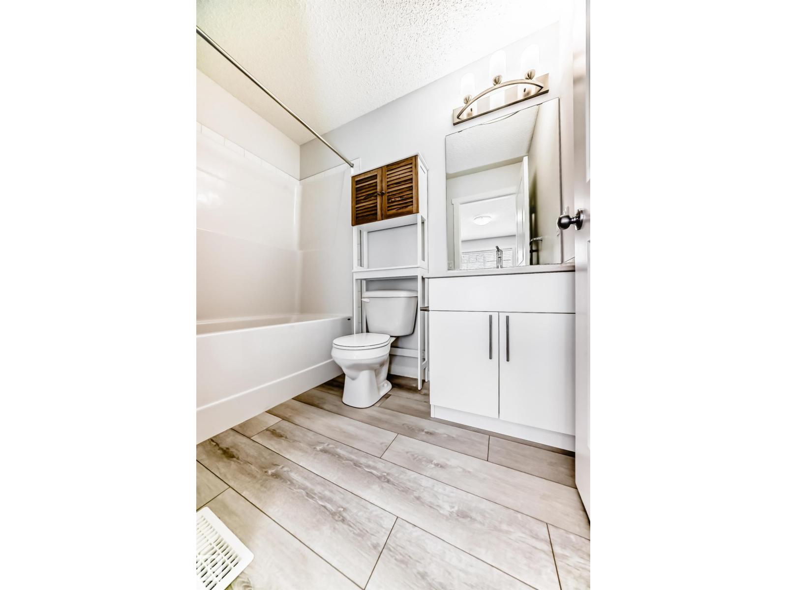 2505 14 AV NW, Edmonton