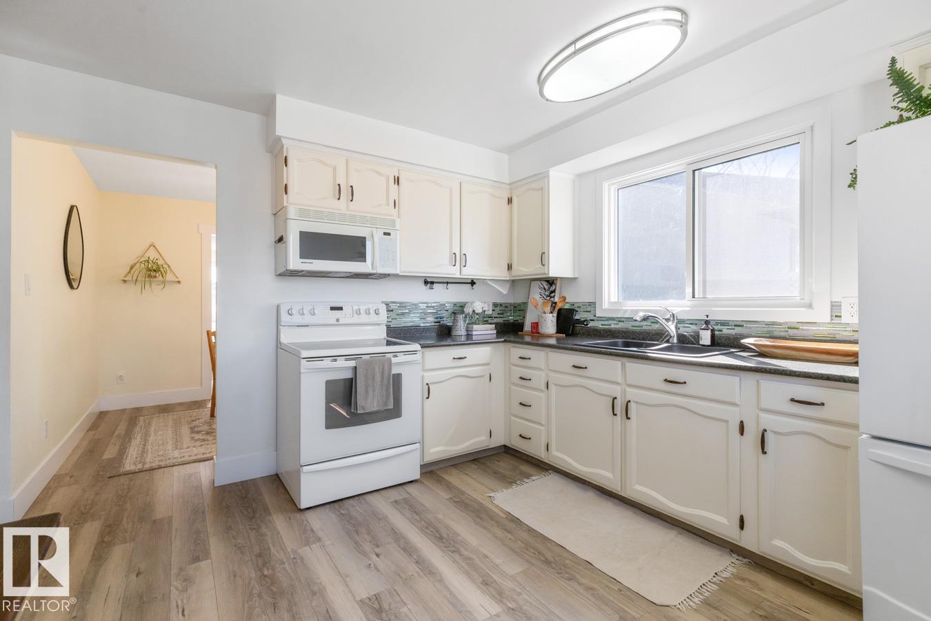 6908 19 AV NW, Edmonton
