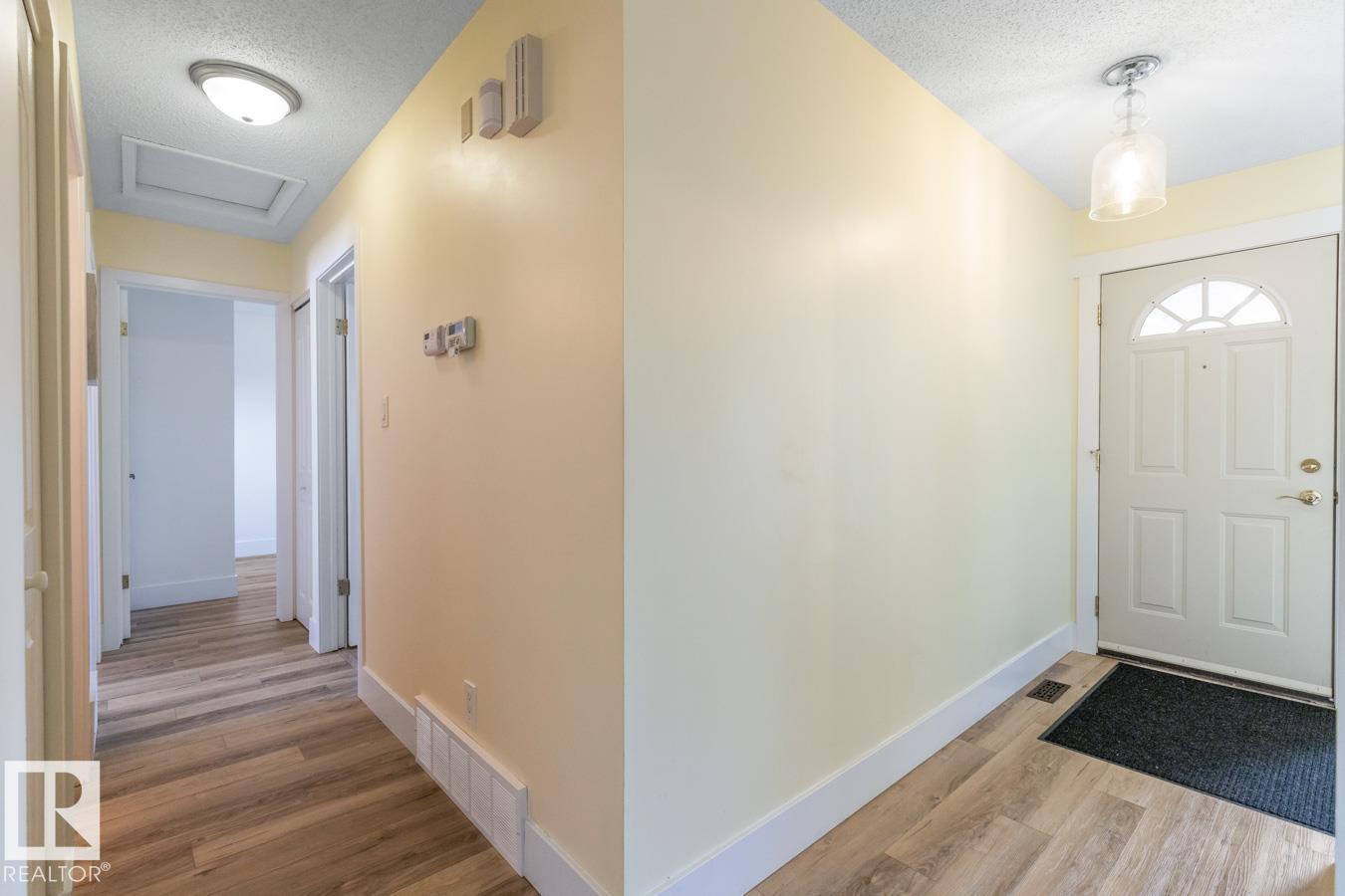 6908 19 AV NW, Edmonton