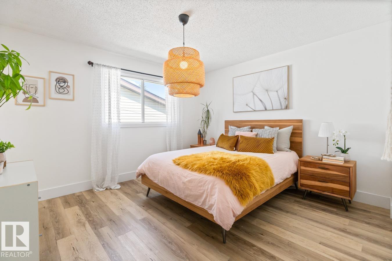 6908 19 AV NW, Edmonton