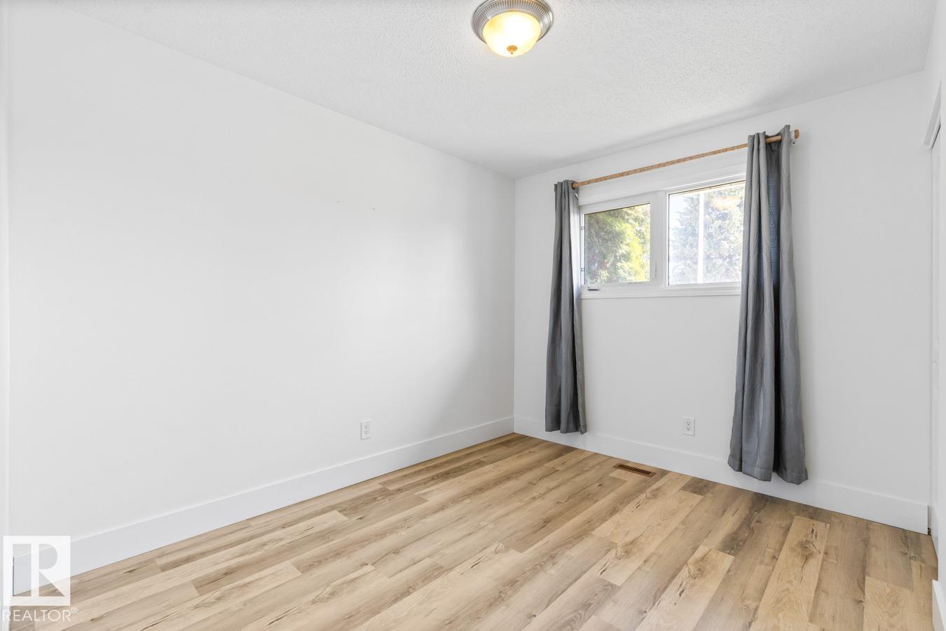 6908 19 AV NW, Edmonton