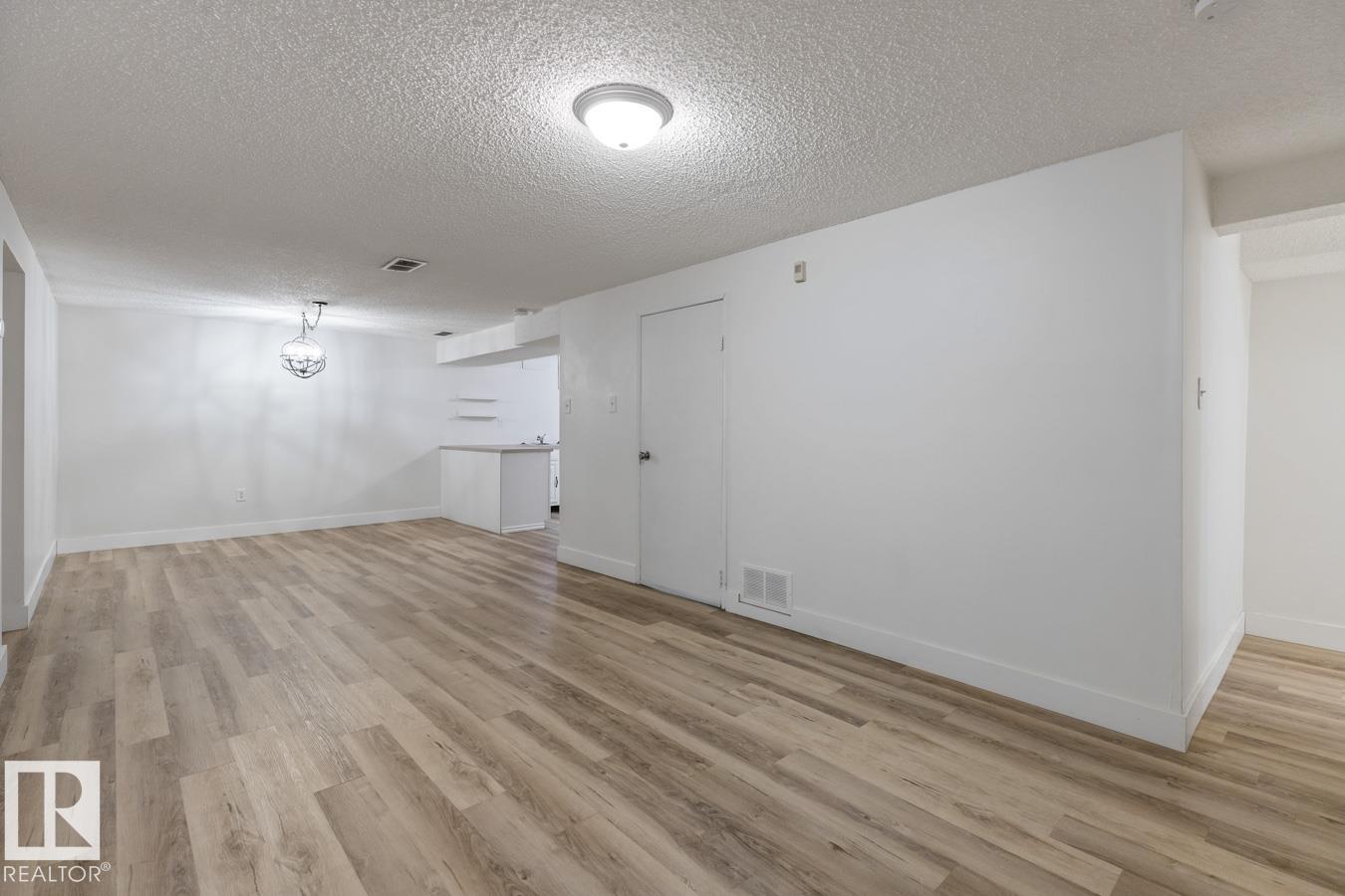 6908 19 AV NW, Edmonton