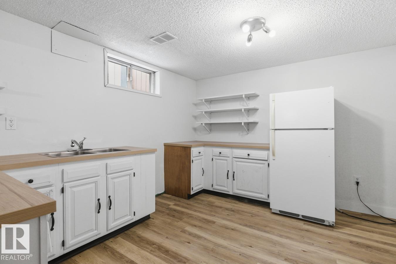 6908 19 AV NW, Edmonton