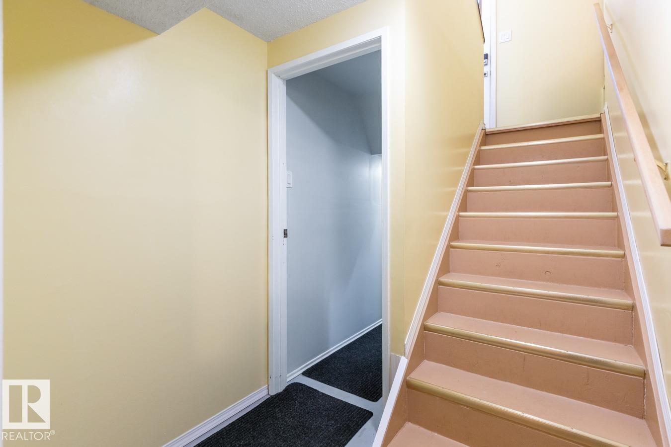 6908 19 AV NW, Edmonton